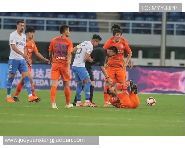 今天天津泰达迎战鲁能期待精彩对决球迷热情高涨助威现场气氛火爆